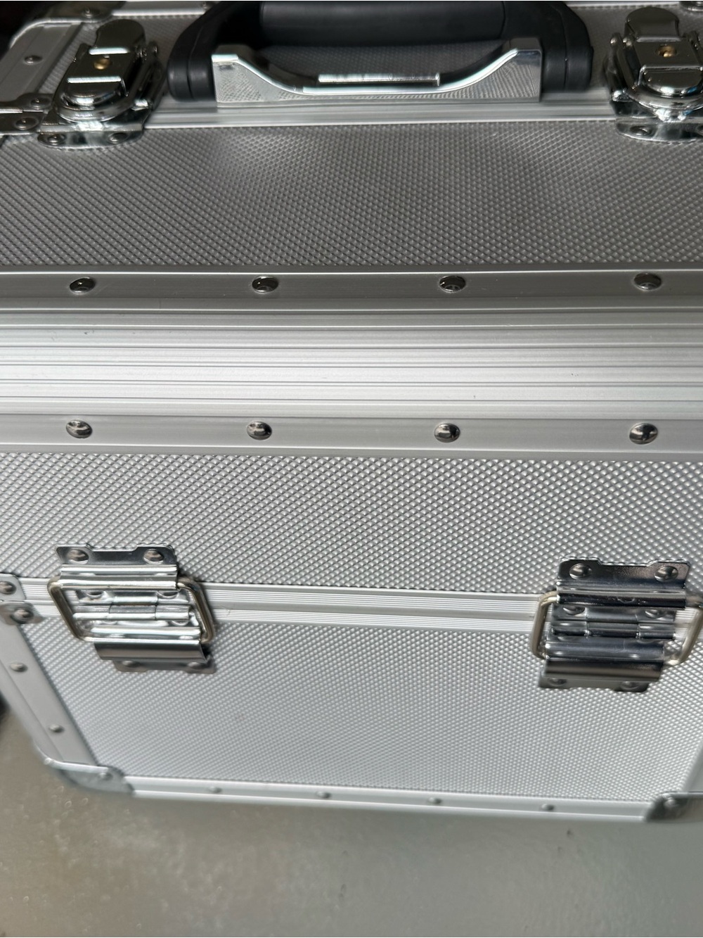 Artistry Silver Aluminum Makeup and Accessory Storage Case